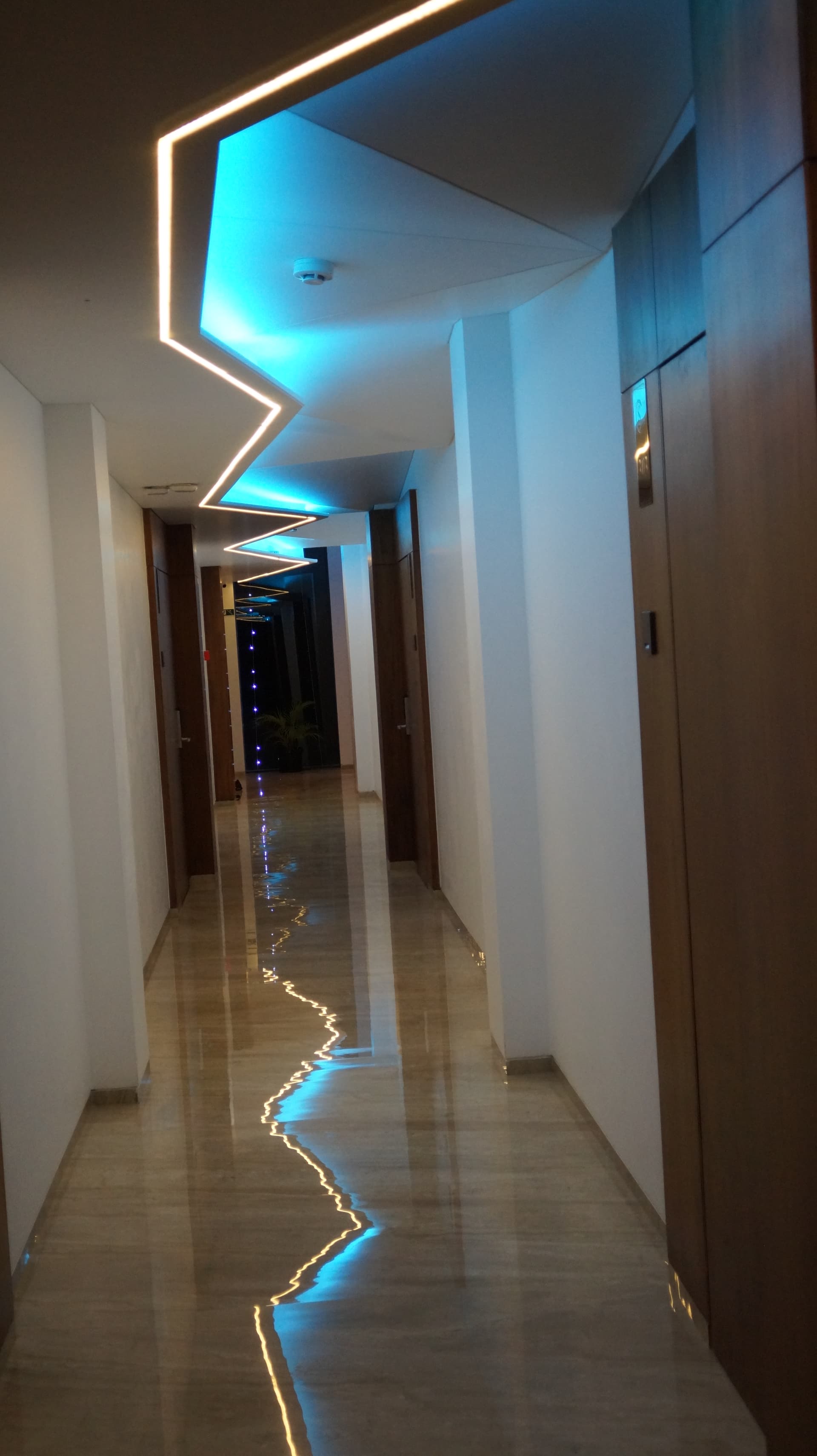 Hotel Sea Port — Entrance Corridor