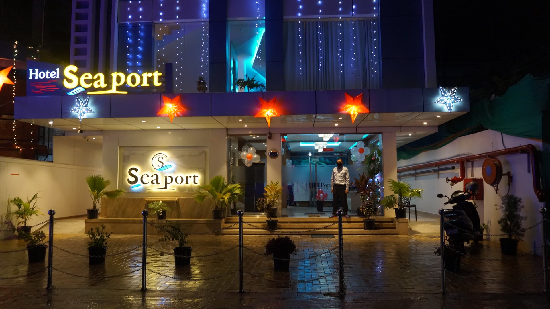 Hotel Sea Port — Daytime Exterior