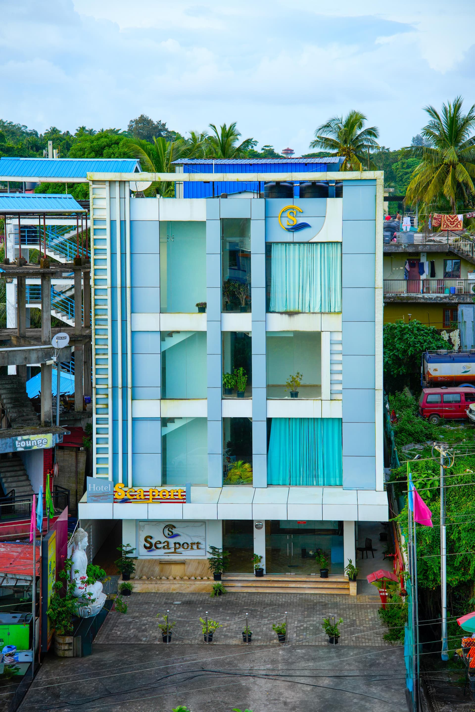 Hotel Sea Port — Front Entrance View
