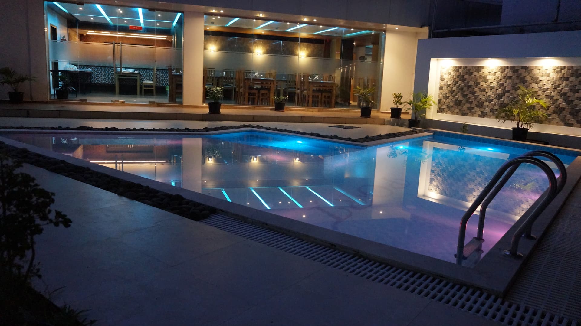 Hotel Sea Port — Swimming Pool at Night