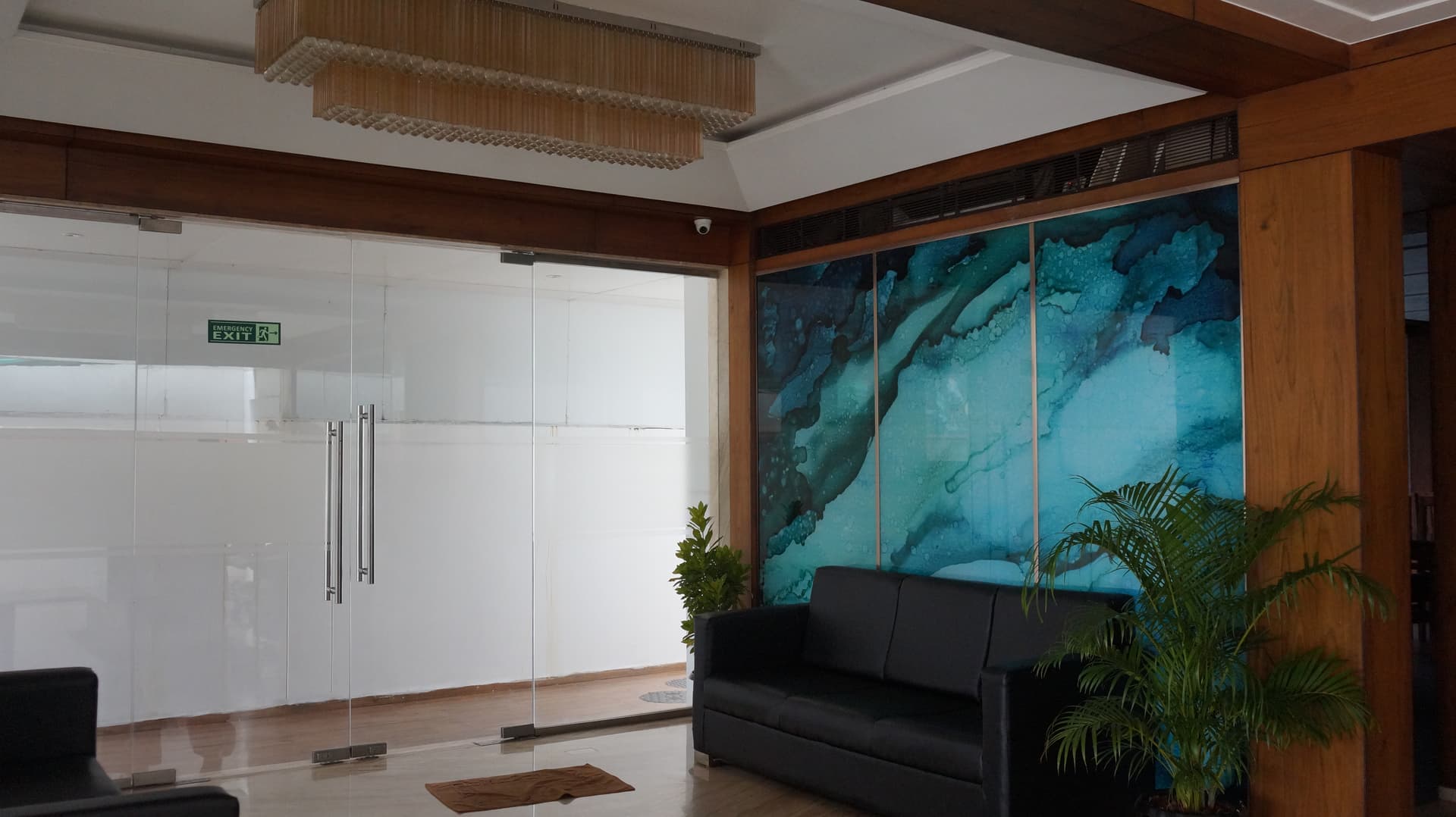 Hotel Sea Port — Minimalist Lobby Lounge